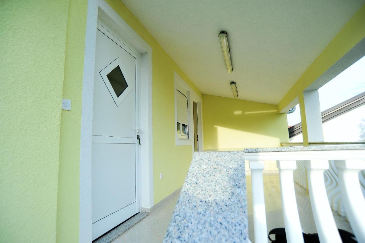 Apartments Marina วีร์ ภายนอก รูปภาพ